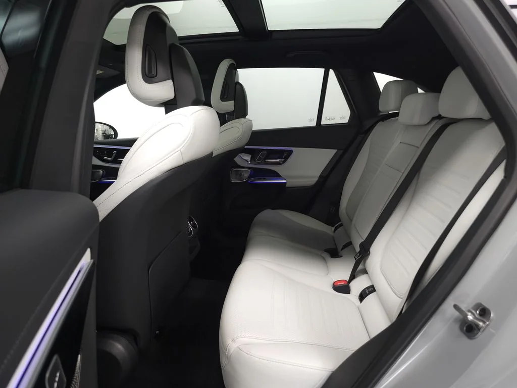 Certified Used 2026  Mercedes-Benz GLC 300 image 27