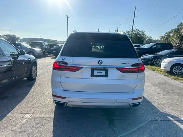 Used 2021 White BMW xDrive40i image 4
