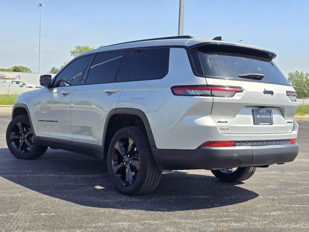 Used 2024 Silver Jeep Limited image 15