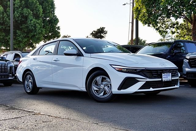 New 2026 White Hyundai SE image 1