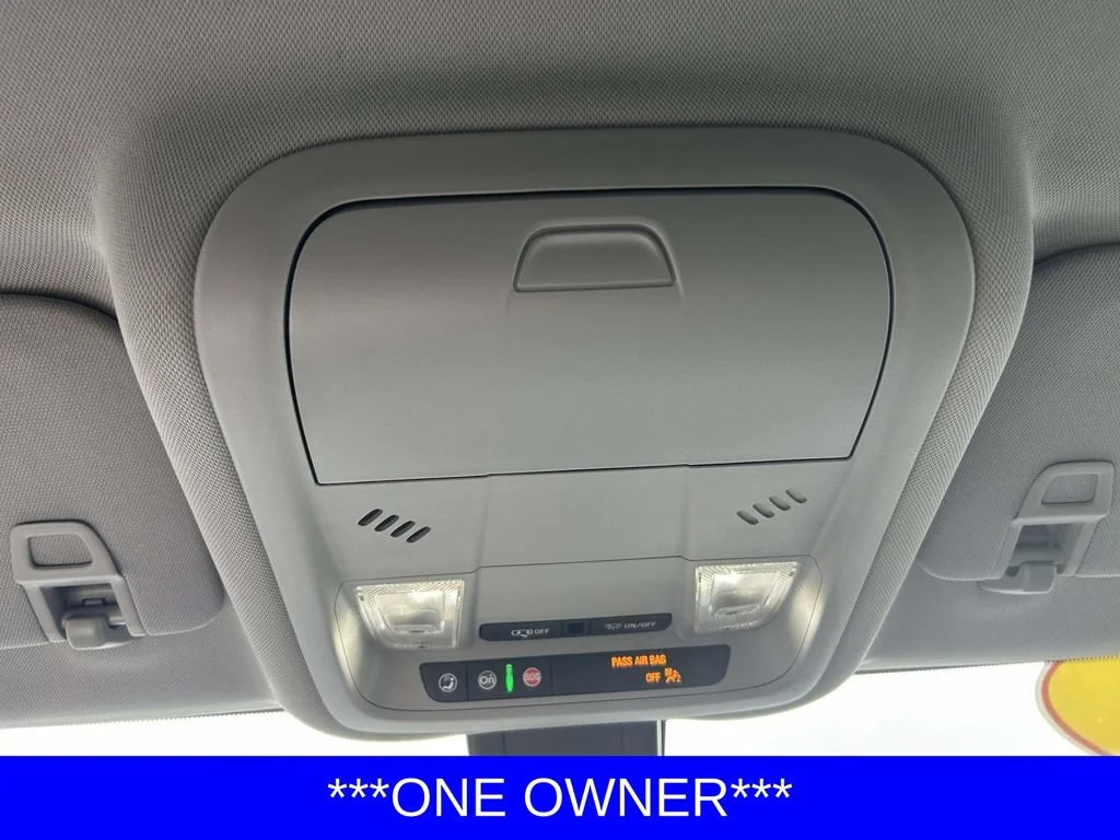 Used 2022 Iridescent Pearl Tricoat Chevrolet LT image 25