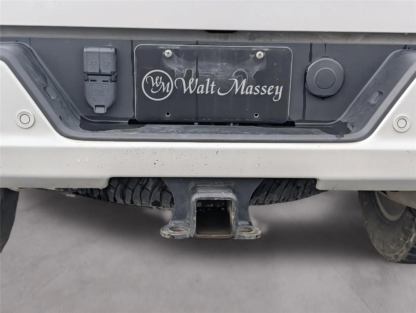Used 2023 White Frost Tricoat GMC Denali image 41