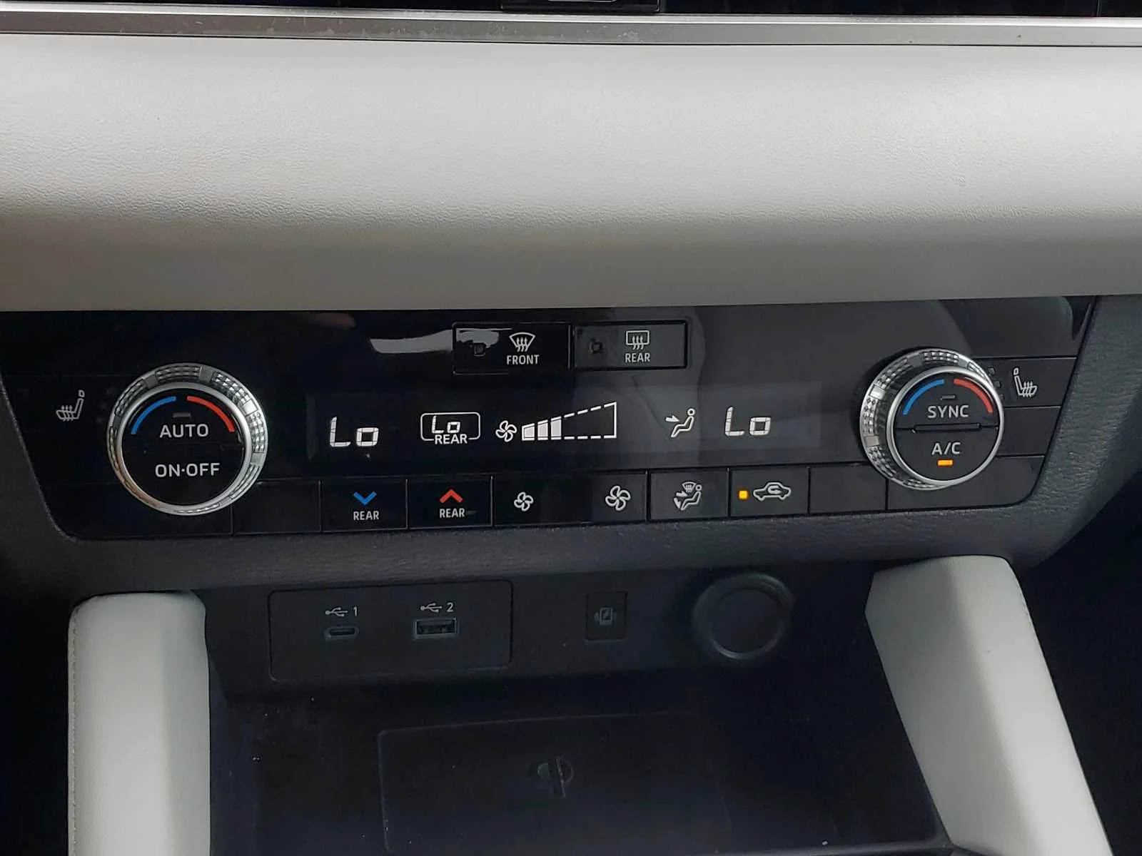 Used 2022 Alloy Silver Metallic Mitsubishi SEL image 28