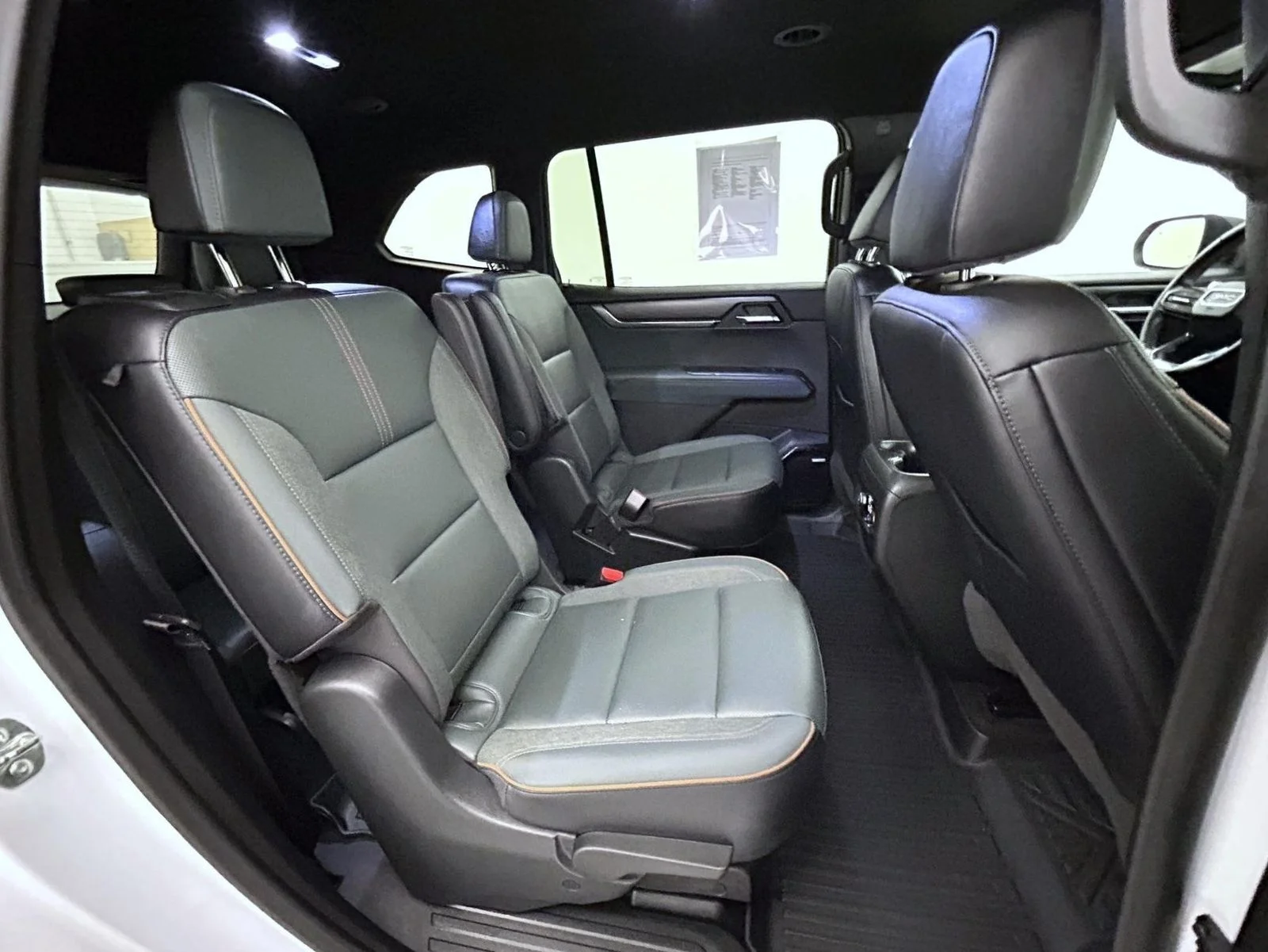 Used 2025 White GMC AT4 image 18