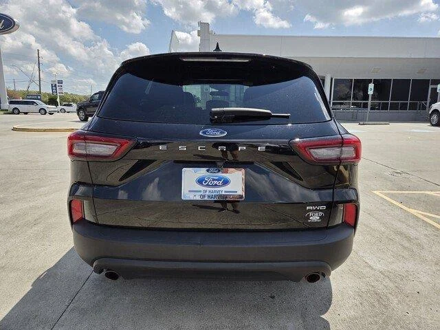 Used 2025 Agate Black Metallic Ford ST-Line image 4