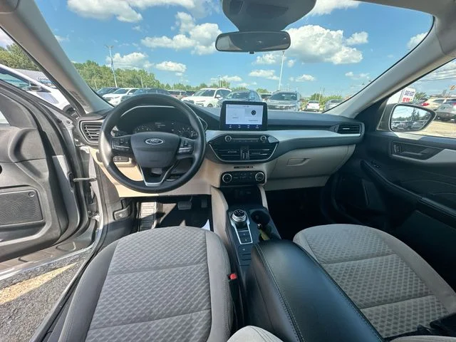 Used 2022 Silver Ford SE image 22