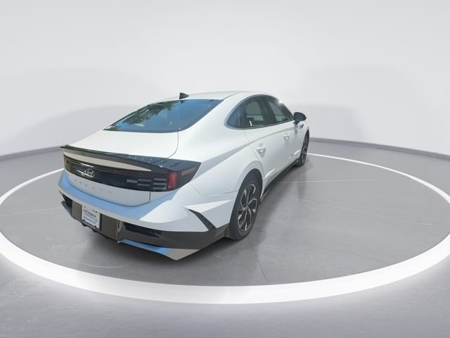 Used 2024 White Hyundai SEL image 8