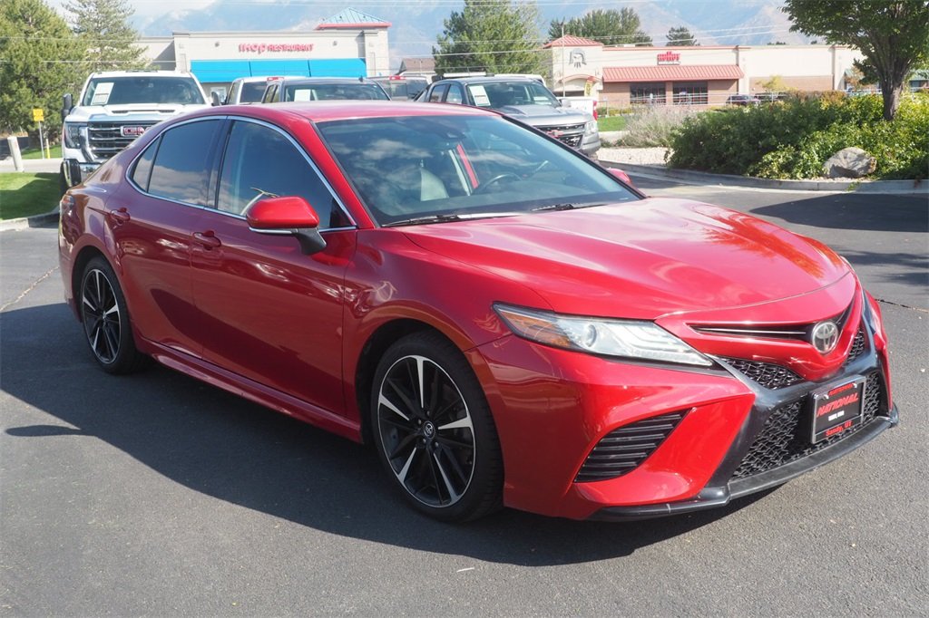 2019 Toyota Camry XSE photo 3