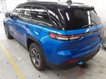 Used 2023 Hydro Blue Pearlcoat Jeep Trailhawk image 4