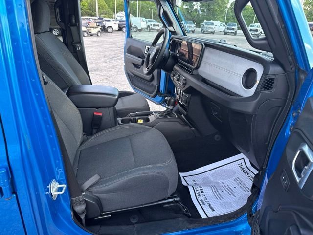 Used 2024  Jeep Sport S image 21
