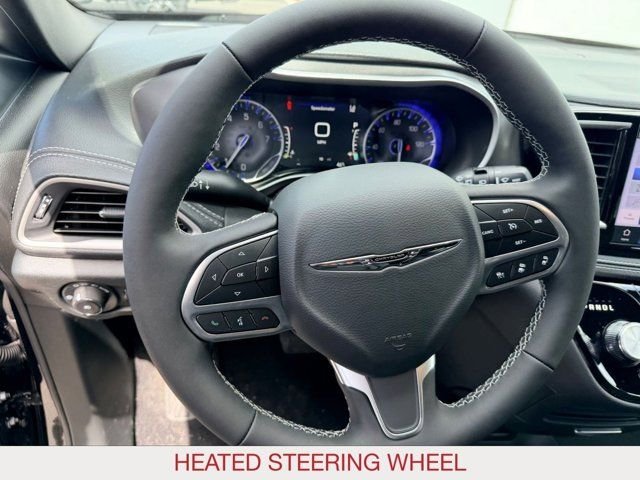 New 2026 Diamond Black Crystal Pearl-Coat Exterior Paint Chrysler Select image 11