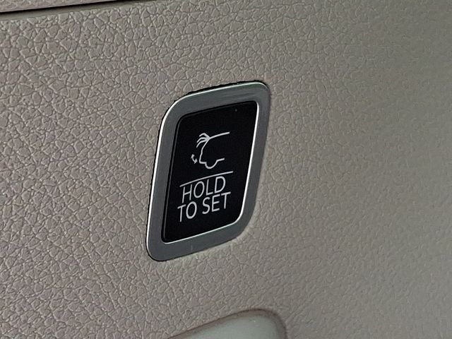 Used 2022 White Jeep Series II image 31