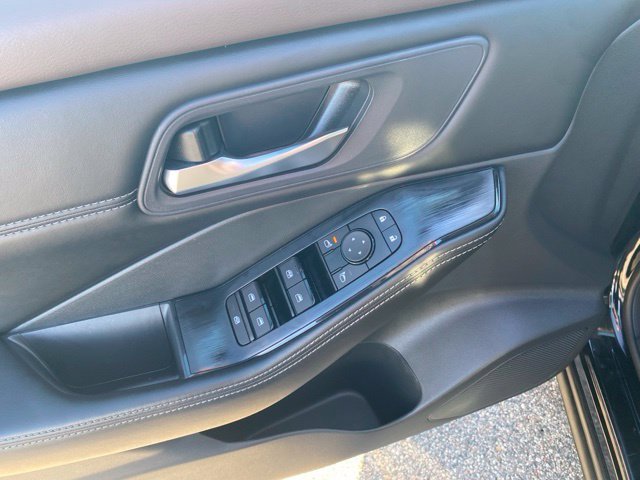 Used 2023 Super Black Nissan SV image 7