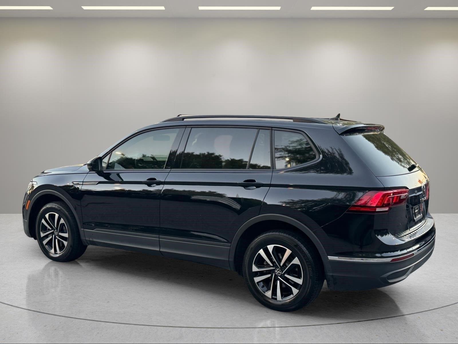 Used 2022 Deep Black Pearl Volkswagen S image 24