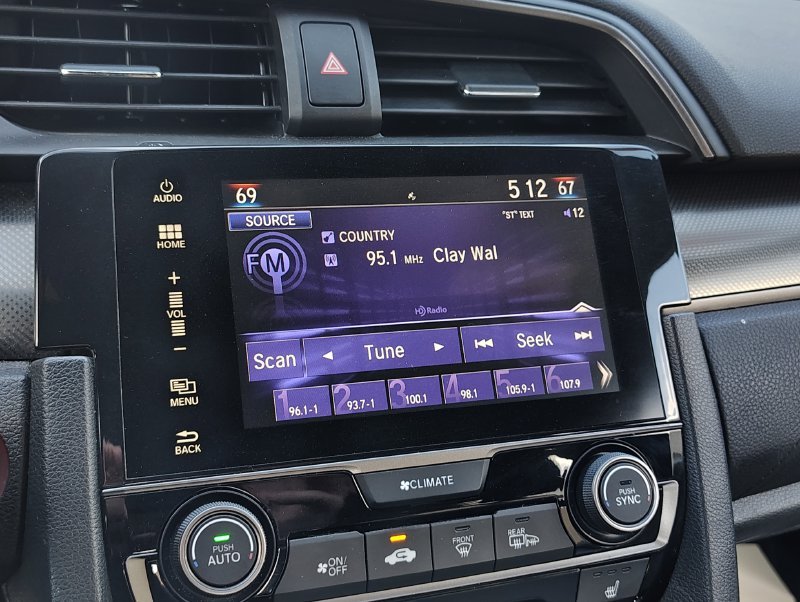 Used 2018  Honda EX image 27