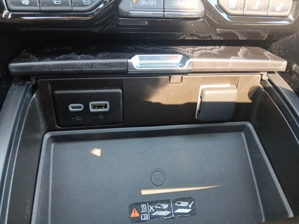 Used 2023 Onyx Black GMC Denali image 22