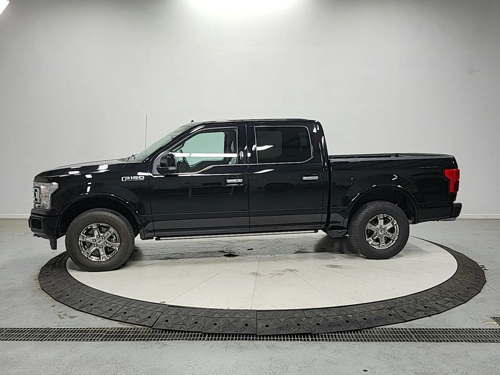 Used 2020 Black Ford Limited image 4