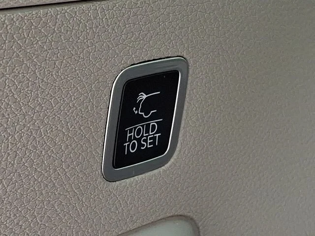 Used 2022 White Jeep Series II image 31