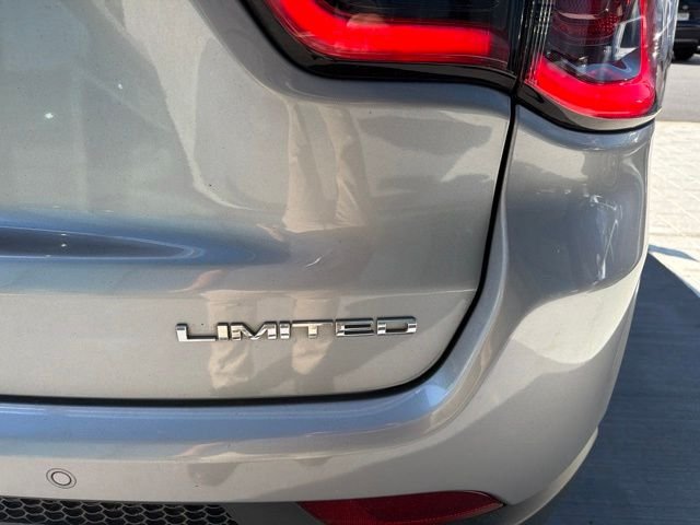 Used 2021 Silver Jeep Limited image 9