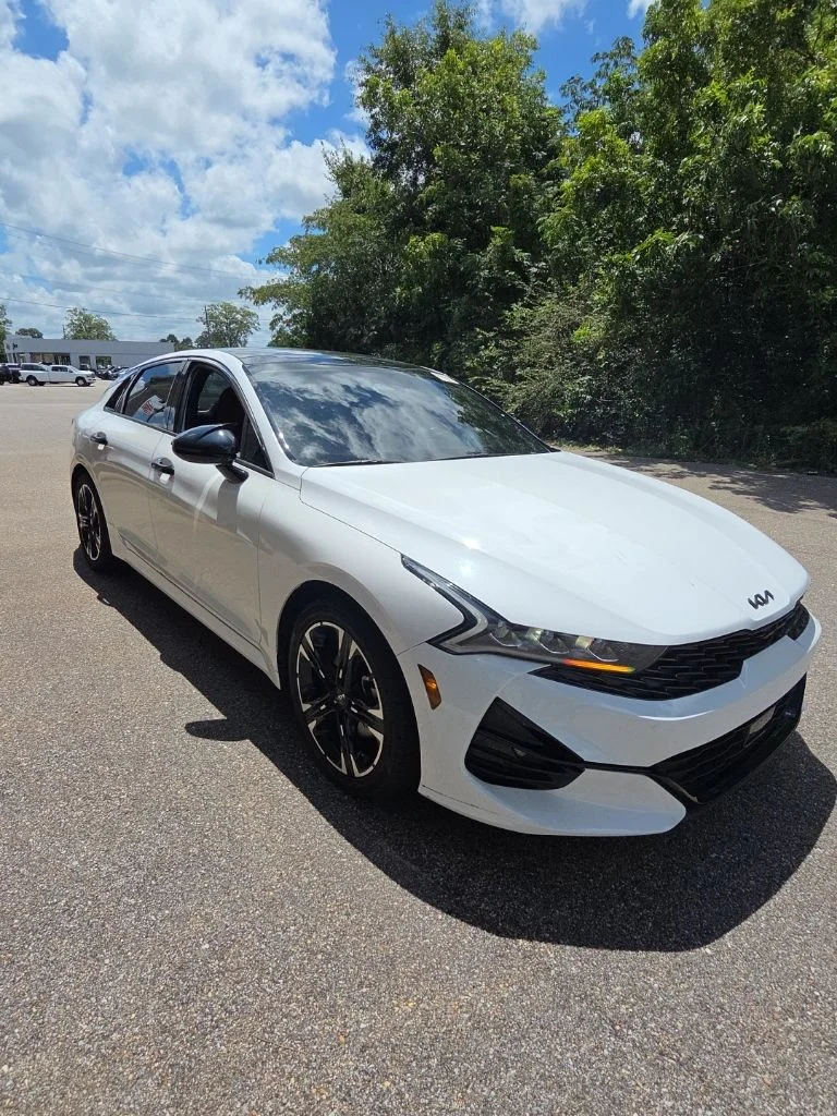 Used 2022 White Kia GT-Line image 6