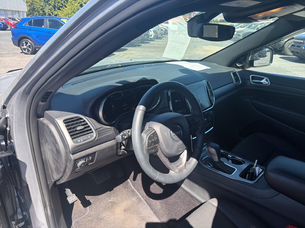 Used 2019 Silver Jeep Laredo E image 16