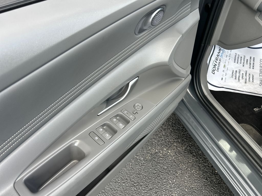 Used 2025 Gray Hyundai SEL Sport image 10