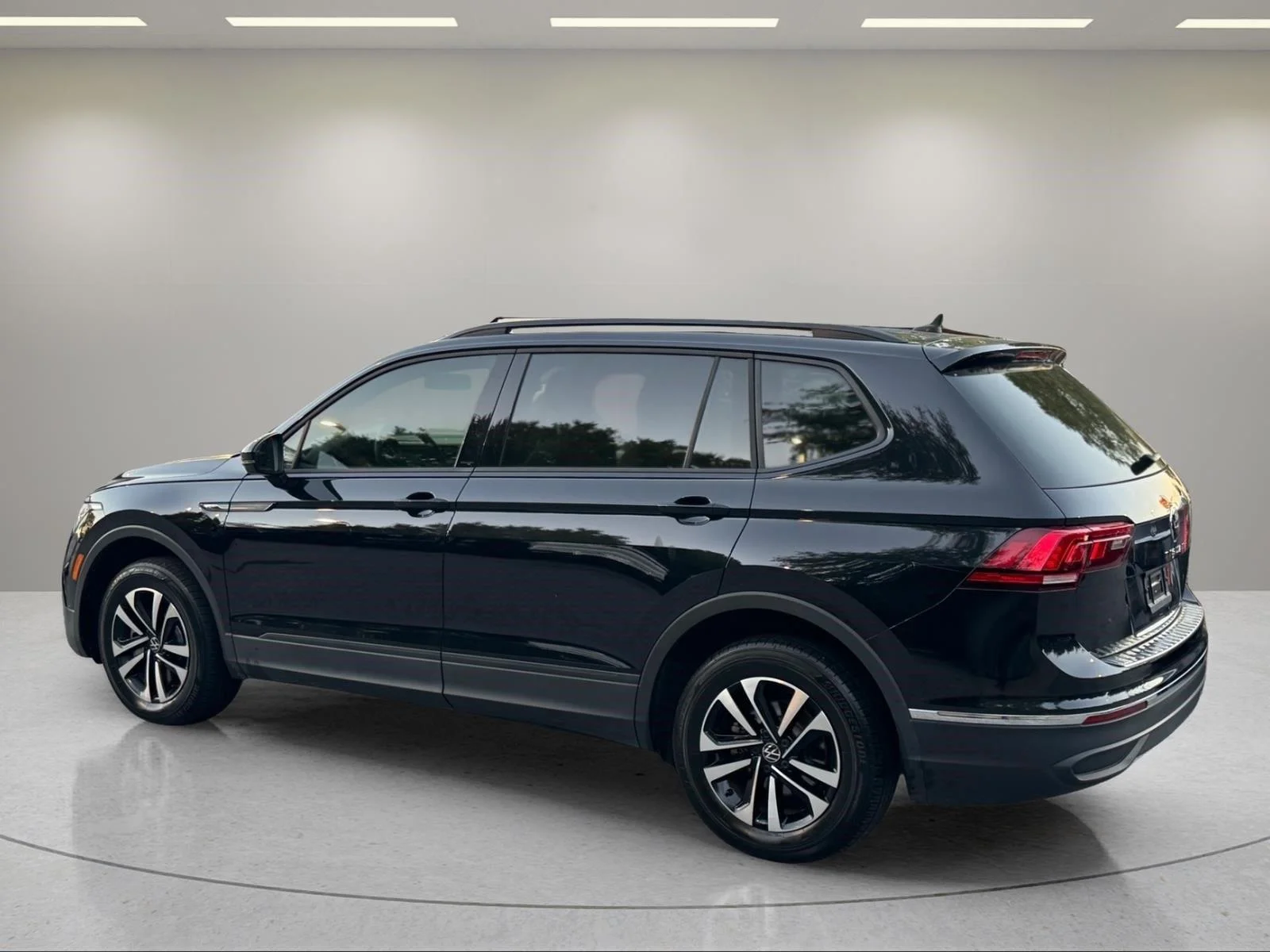 Used 2022 Deep Black Pearl Volkswagen S image 24