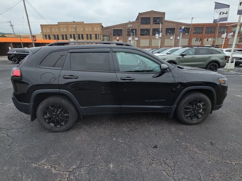 Used 2023 Black Jeep Altitude image 8