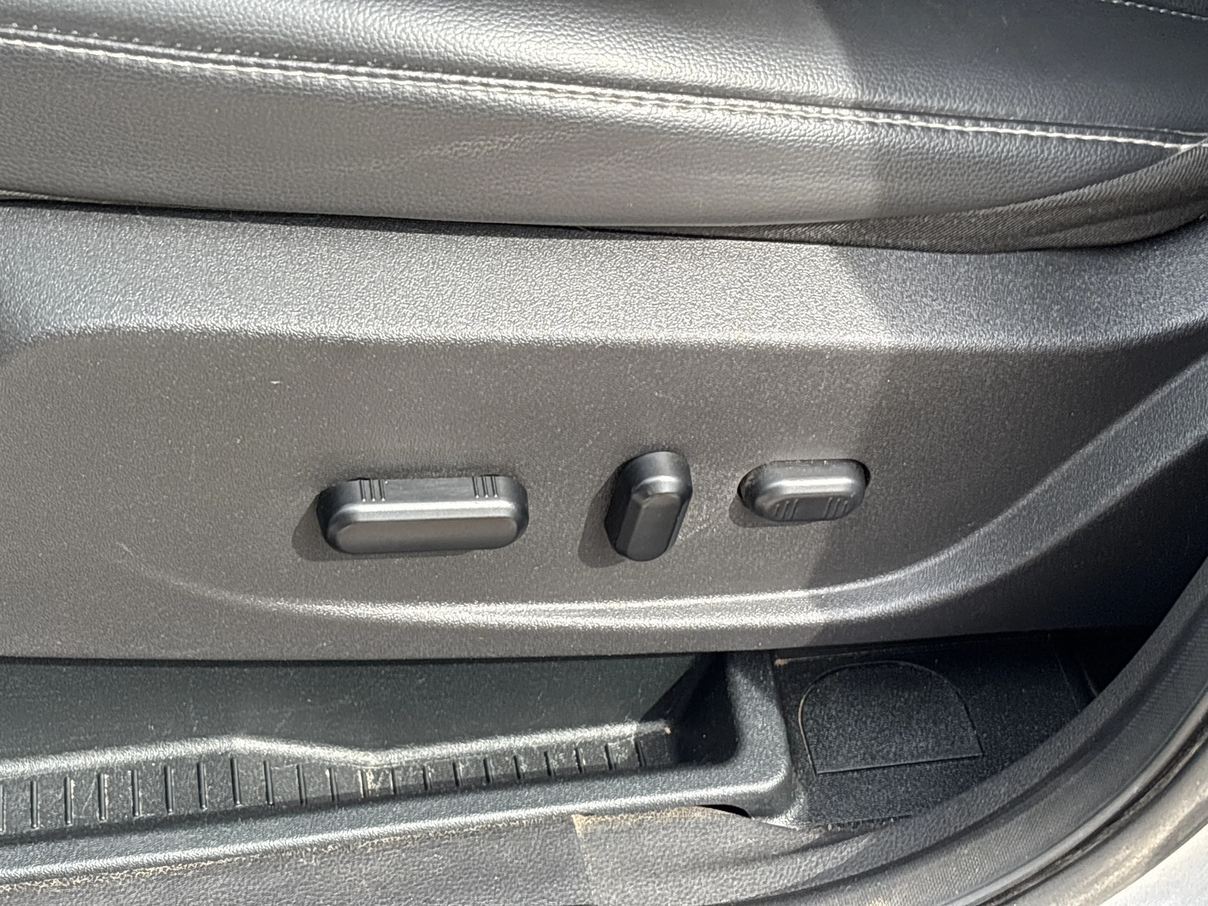 Used 2019 Ingot Silver Metallic Ford SEL image 19