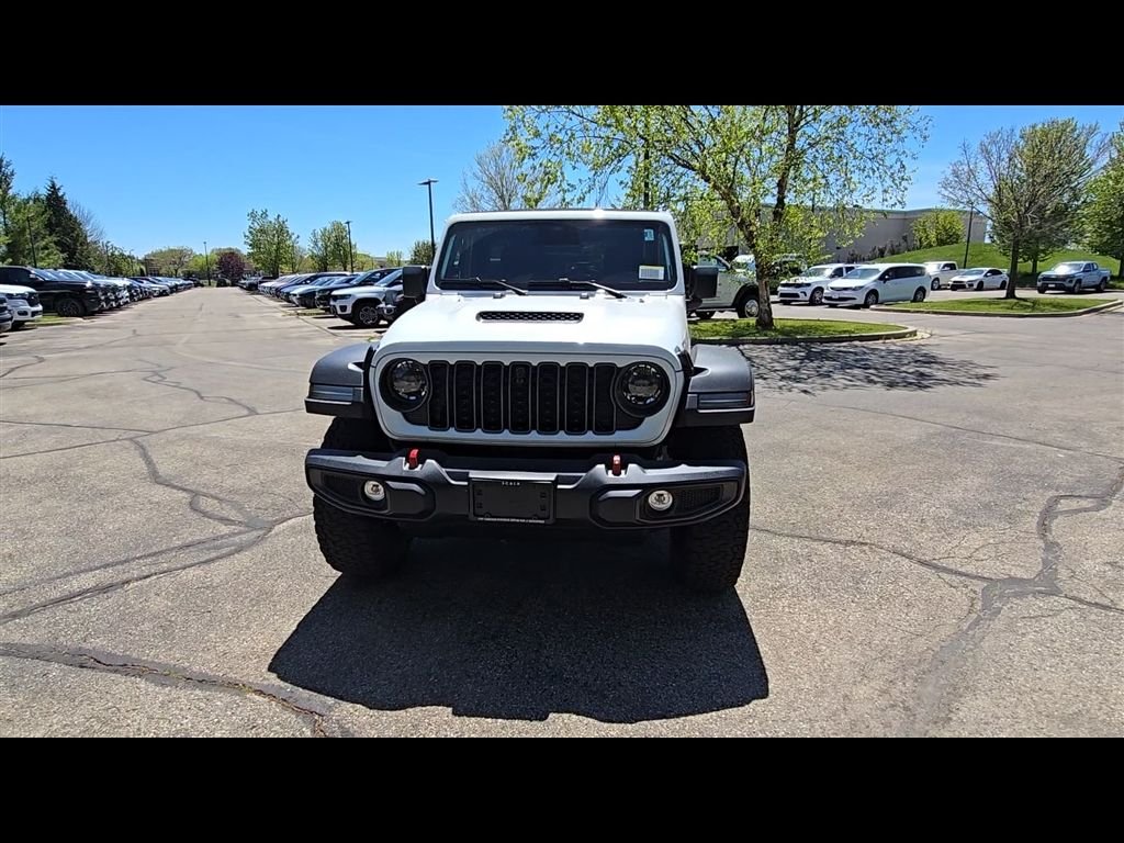 New 2026 Bright White Clear-Coat Exterior Paint Jeep Rubicon image 3