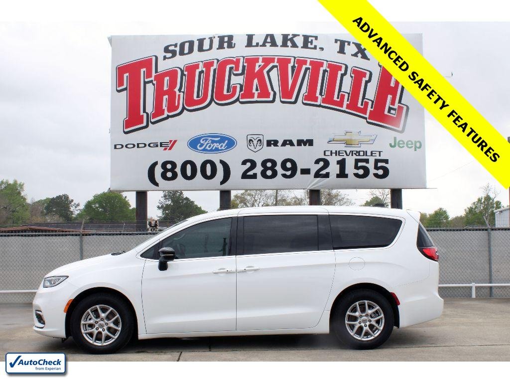 2024 Chrysler Pacifica Touring L's photo