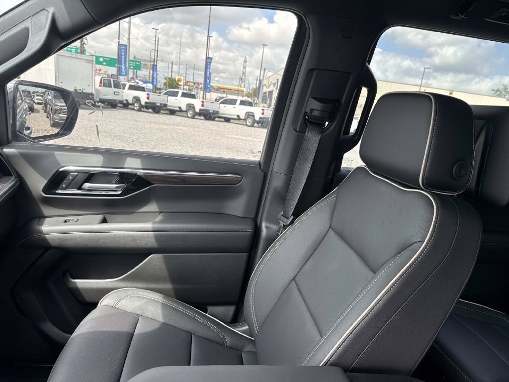 2026 Chevrolet Suburban Premier - Photo 18