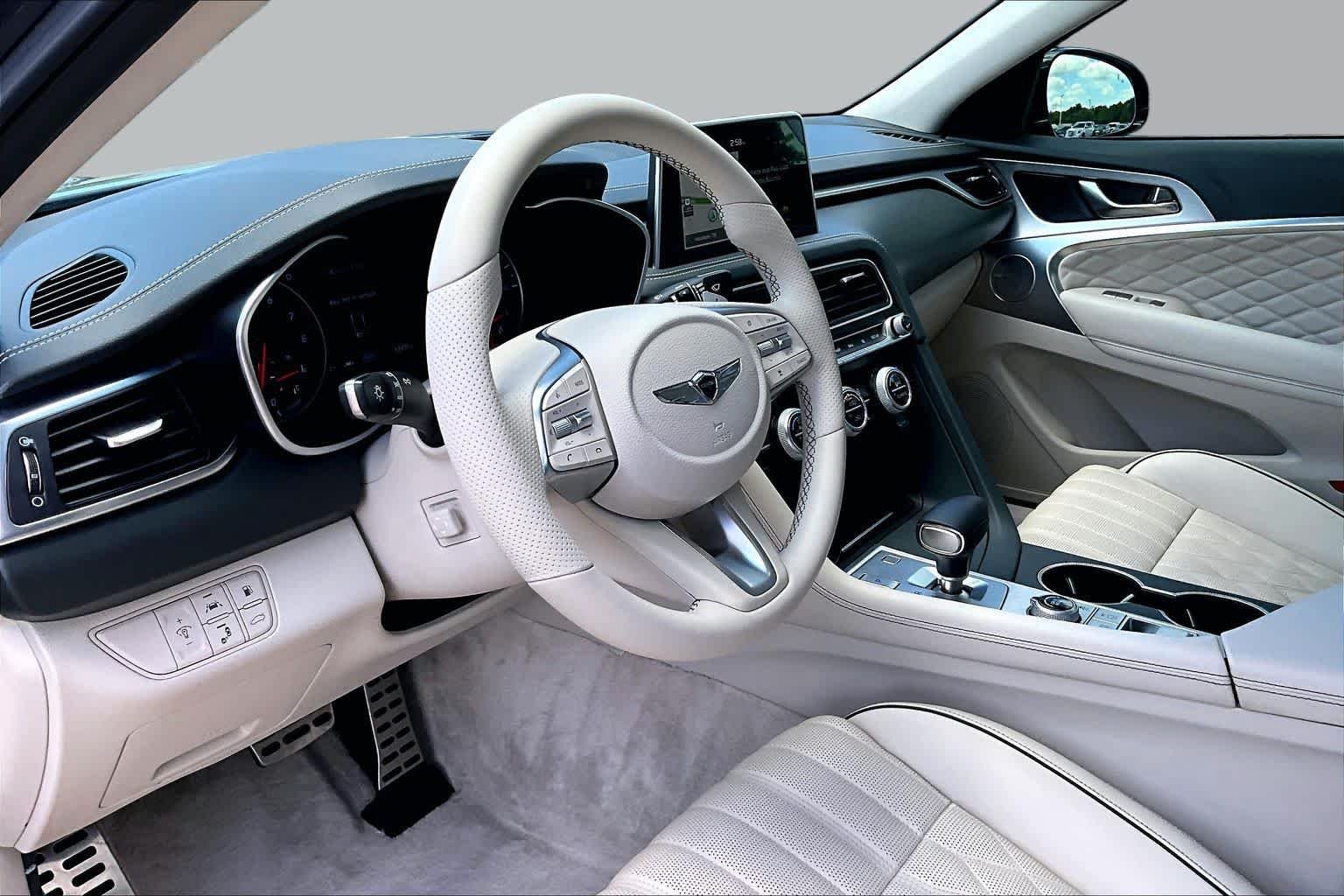 Used 2019 Black Forest Green Genesis 3.3T Design image 18