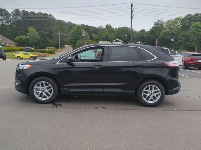 Used 2022 Black Ford SEL image 10