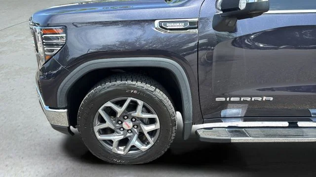 Used 2022 Silver GMC SLT image 34