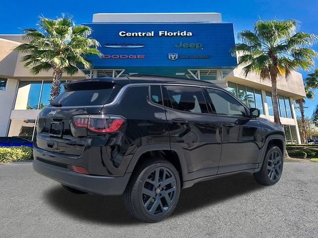 New 2026 Diamond Black Crystal Pearl-Coat Exterior Paint Jeep  image 5
