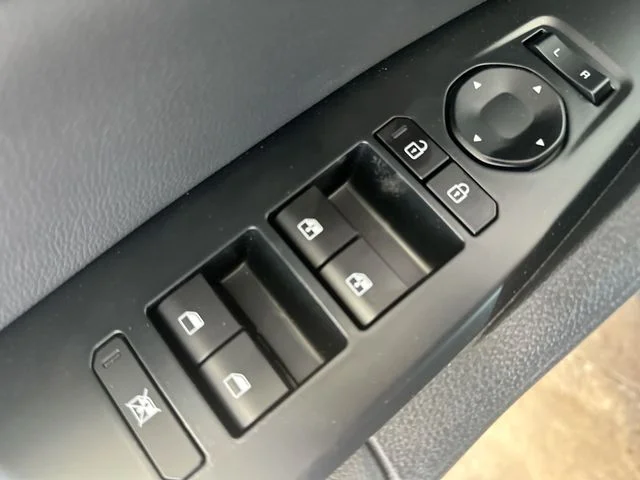 New 2026 Glacial White Pearl Kia EX image 17