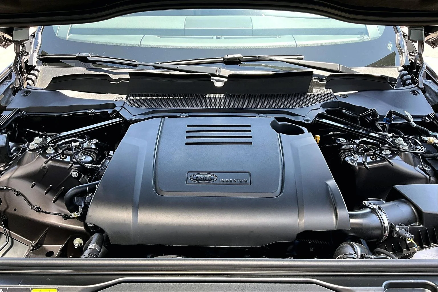 New 2026 Charente Grey Land Rover Dynamic SE image 12