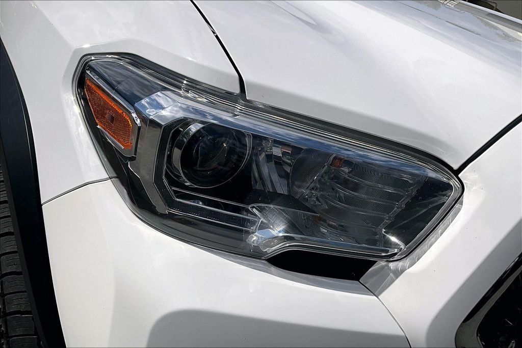 Used 2018 White Toyota TRD Off-Road image 32