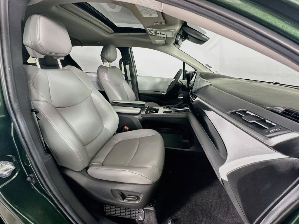 Used 2025  Toyota XLE AWD image 28