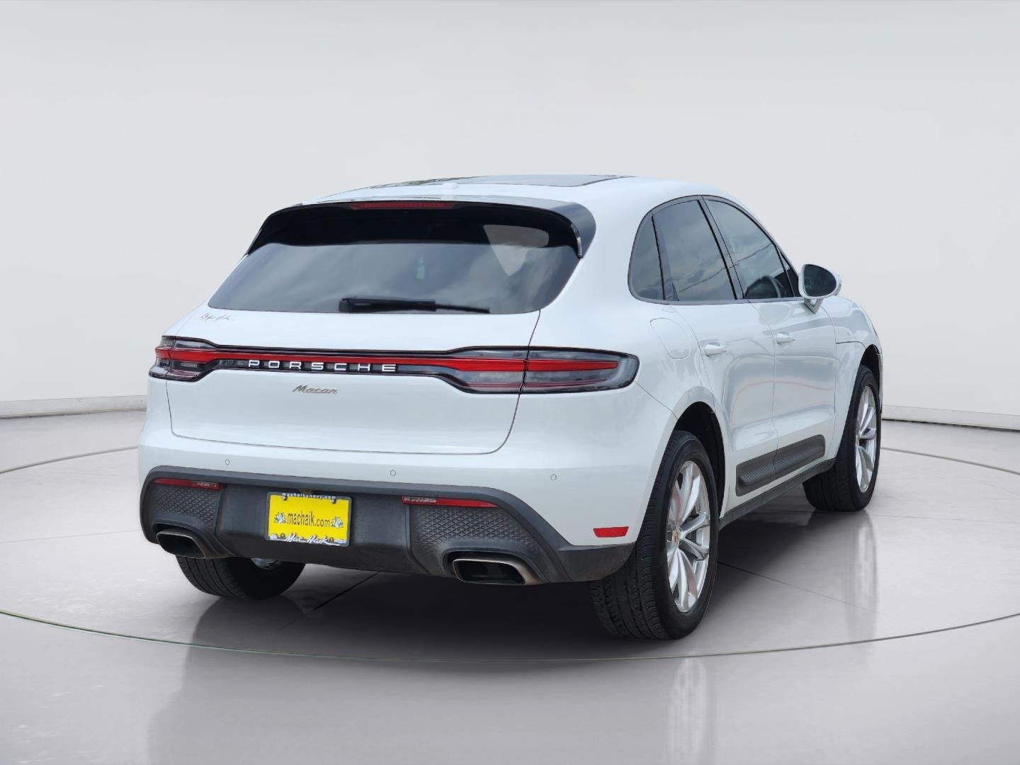 2022 Porsche Macan photo 5 of 33