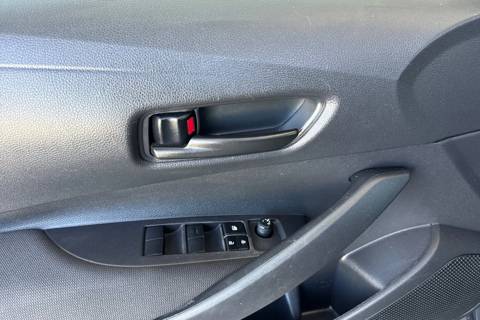 Used 2023 Underground Toyota LE image 10
