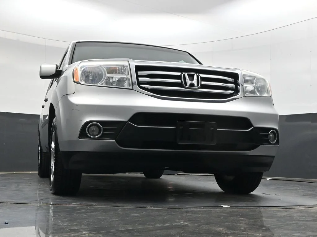 Used 2012 Polished Metal Metallic Honda EX-L image 24