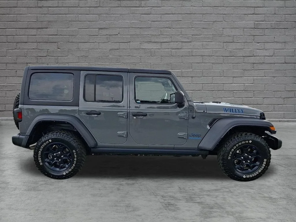 Used 2023 Gray Jeep 4x4 image 44