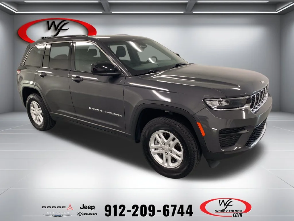 Used 2025 Gray Jeep Laredo image 1