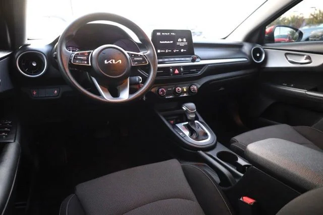 Used 2024 Red Kia LXS image 3