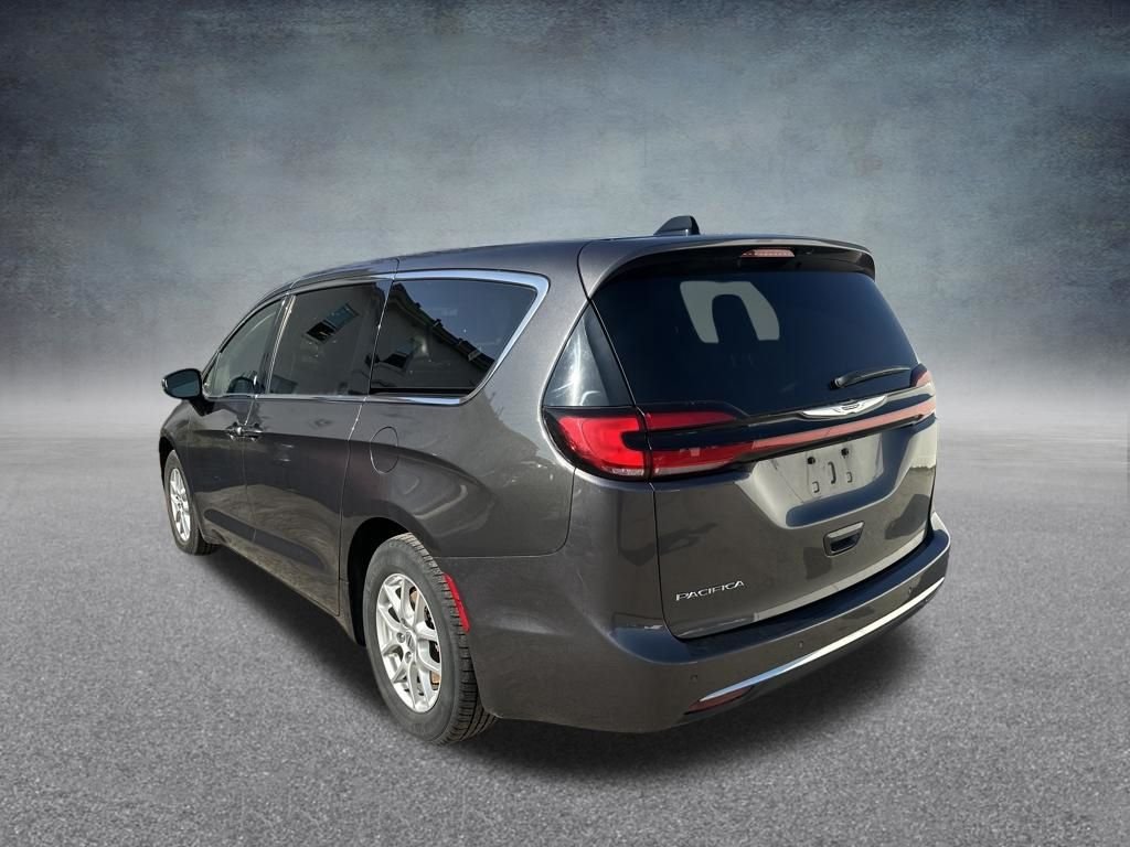 Used 2023 Granite Crystal Metallic Clearcoat Chrysler Touring L image 34