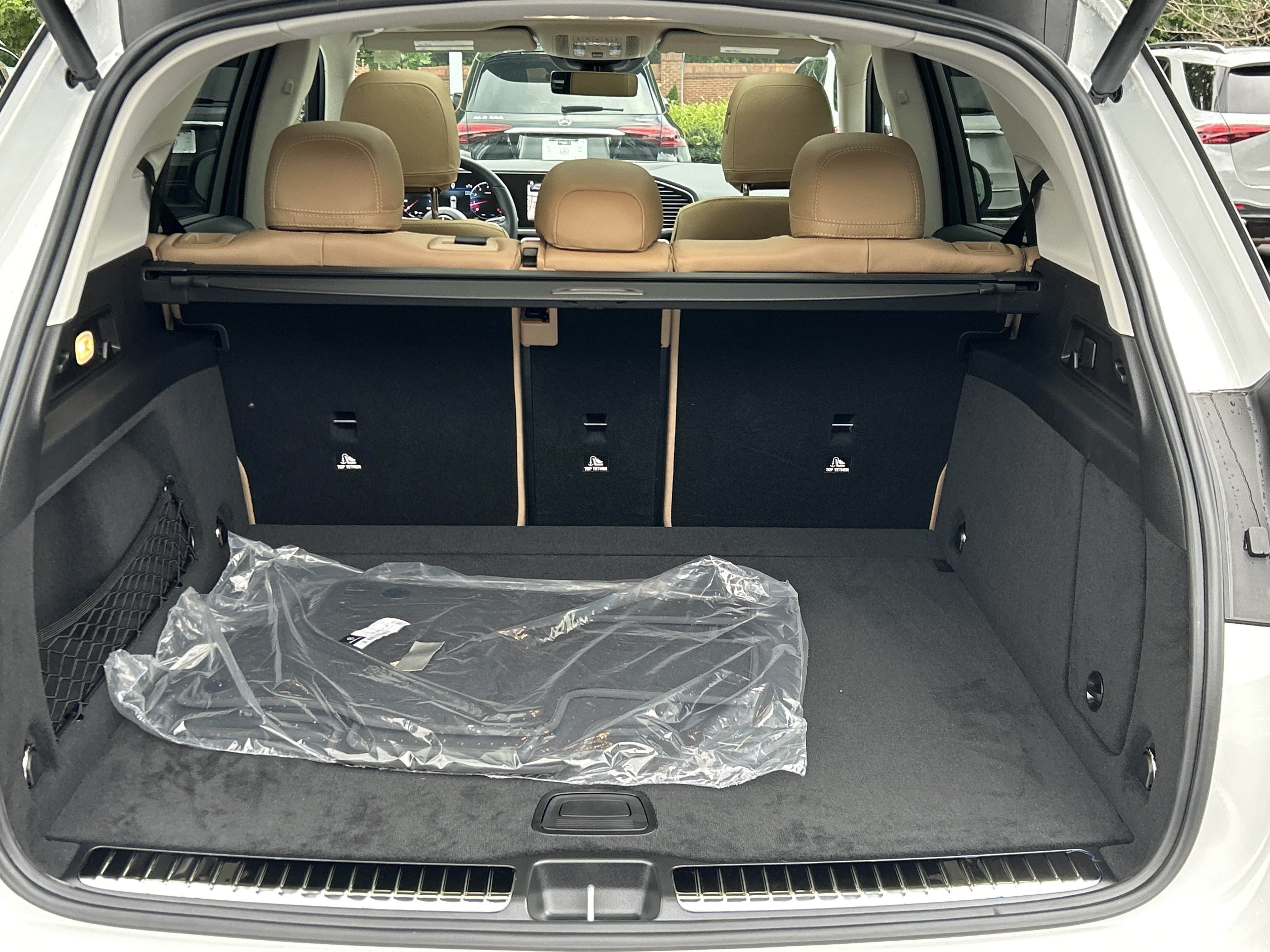 New 2026 MANUFAKTUR Moonlight White Metallic Mercedes-Benz GLE 450 4MATIC® SUV image 9