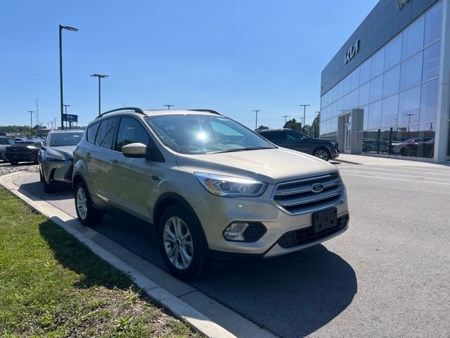 Used 2018 Gold Ford SEL image 3