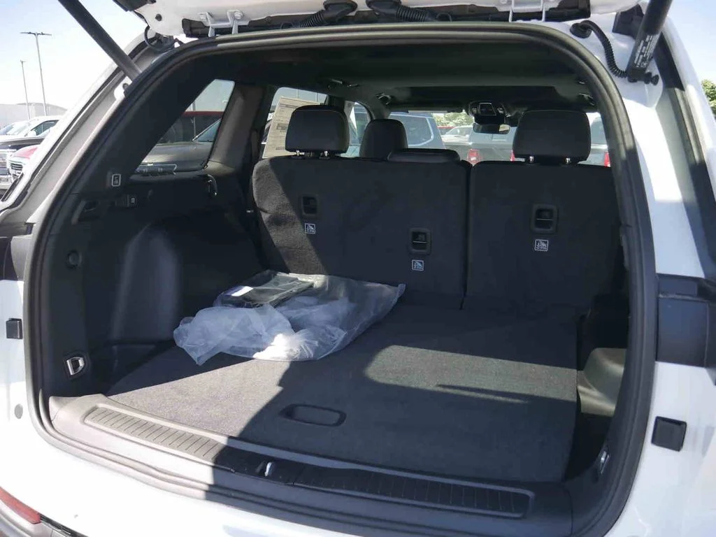 New 2026 White Jeep Altitude image 8